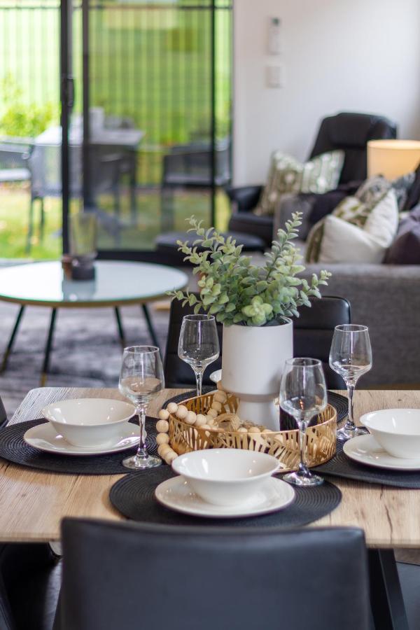Peaceful Park View Townhouse 2 Bed W/Carpark Apartment Christchurch Exterior photo